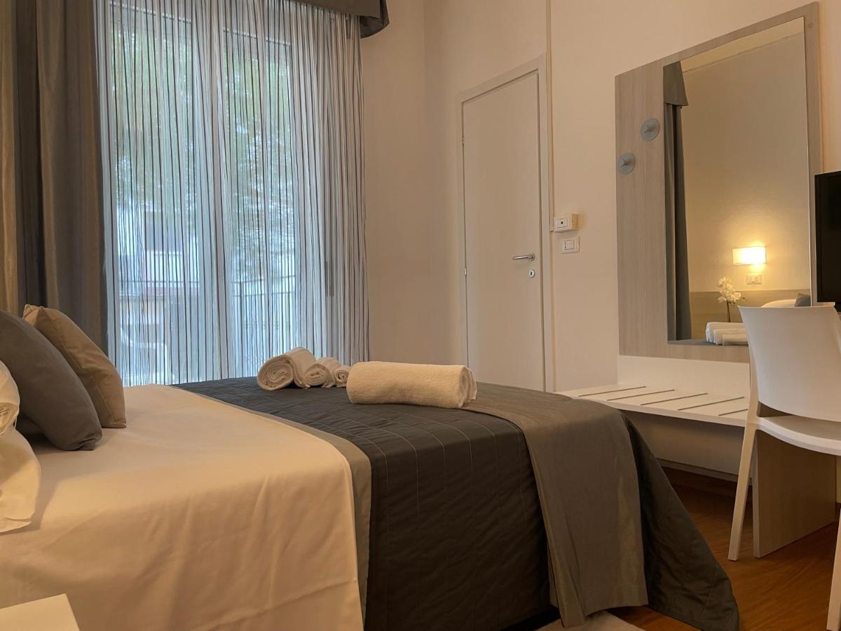 Hotel Augustus Milano Marittima Exterior foto