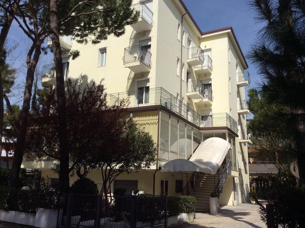 Hotel Augustus Milano Marittima Exterior foto
