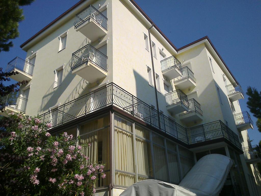Hotel Augustus Milano Marittima Exterior foto
